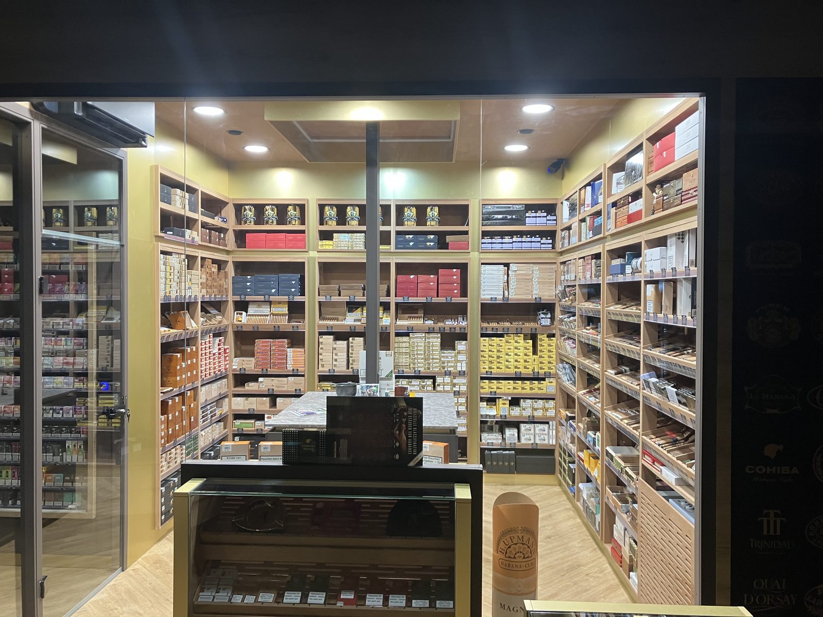 Sales room and walk-in humidor at Tabakfachgeschäft Loidl in Laakirchen